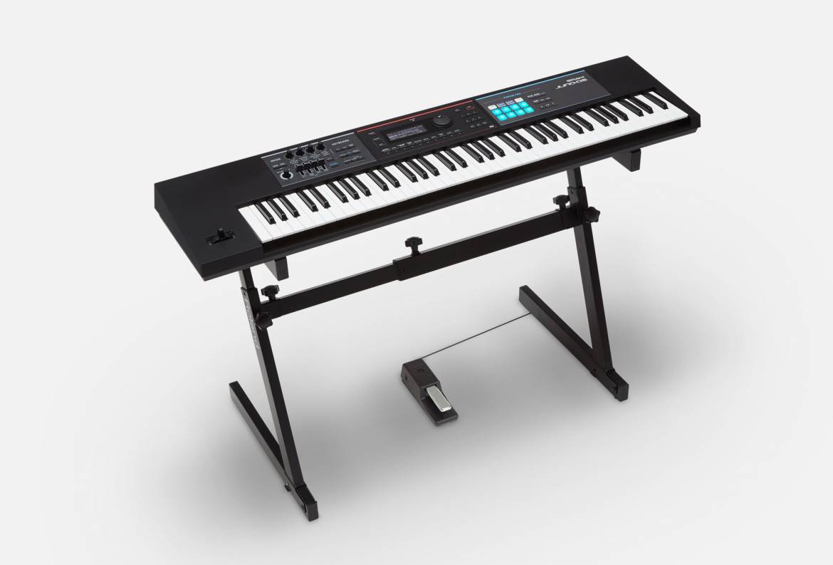gallery_juno-ds76_stand.jpg